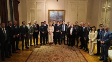 Milei promete fondos a gobernadores dialoguistas para contener el deterioro de las provincias