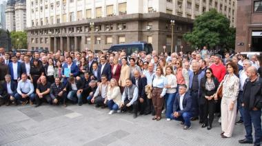 Intendentes marcharon al Ministerio de Economía por fondos y obras paralizadas