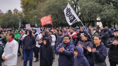 Trabajadores de Granja Tres Arroyos se movilizaron contra el cierre de la planta
