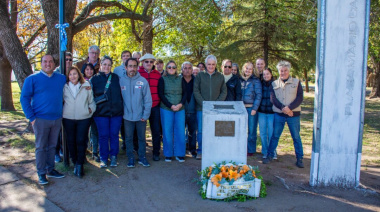 Homenaje y memoria: acto en la plazoleta Castelló para recordar el hundimiento del ARA General Belgrano