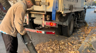 El municipio refuerza las tareas de barrido y recolección de hojas