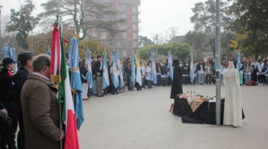 Acto oficial por el aniversario de la Revolución de Mayo en Plaza San Martín