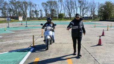 La Escuela de Conductores incorporó un ciclomotor para prácticas y exámenes