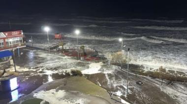Un potente ciclón extratropical devastó la Costa bonaerense con olas de siete metros