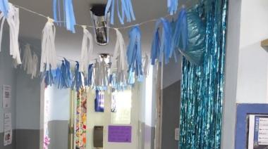 Envión palpita el Mundial con decoración celeste y blanca y un prode