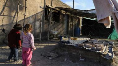 Según UNICEF, la pobreza infantil cayó en 2025, pero prevé un rebote para este año