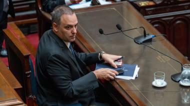 Adorni presentó su declaración jurada: dijo que tenía medio millón de dólares en negro antes de asumir
