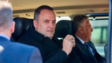 La Justicia le prohibió a Manuel Adorni salir del país sin autorización previa