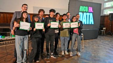Presentan el programa “Rico en Data” en escuelas secundarias del distrito