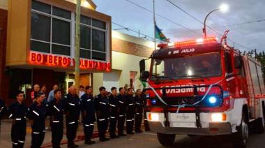 Los Bomberos Voluntarios celebran su 80° aniversario con un desfile