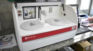 El Hospital Municipal incorporó un nuevo autoanalizador para el laboratorio
