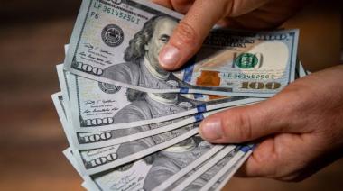 El BCRA habilitó el pago de salarios en dólares a través de cuentas sueldo