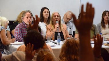 Estatales y docentes aceptaron la oferta salarial de 7% en dos tramos