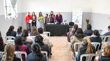 Estudiantes de Paso y Francisco Madero recibieron las becas municipales