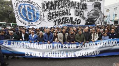Endeudados: la CGT y movimientos sociales marcharon a Economía