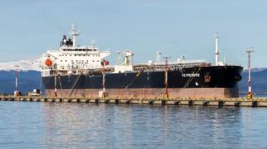 Crece la polémica por la presencia de un buque petrolero británico en Ushuaia