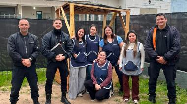 Internos de la Unidad 20 confeccionaron un arenero para un jardín maternal