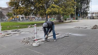Avanzan los trabajos de mantenimiento en la Plaza San Martín