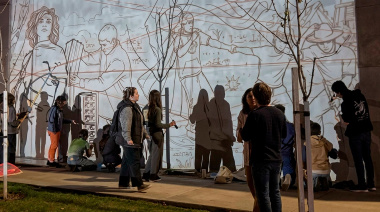 Es​tudiantes secundarios comenzaron a pintar mural colectivo en la CEyS