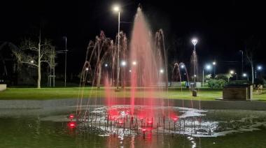 Con música en vivo, volvió a encenderse la fuente de la Plaza Alfonsín
