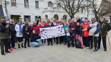 Realizan una caminata simbólica para concientizar sobre el Alzheimer