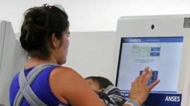 El Gobierno busca eliminar las subas automáticas de las asignaciones y la AUH