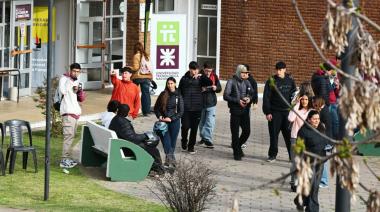 Expo futuro joven: opciones educativas y laborales para estudiantes secundarios