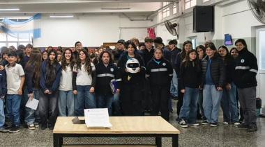 Brindan charla de seguridad vial en el Instituto Juan XXIII de Casares