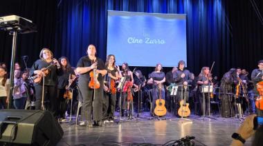 La Orquesta Escuela Municipal se presentó en Pehuajó en un homenaje al cine