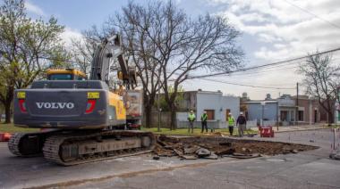 El Municipio comenzó la obra de recambio del colector cloacal en calle Hernández