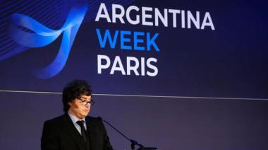 Milei anticipó en París una “bazuca de dólares” para el año electoral