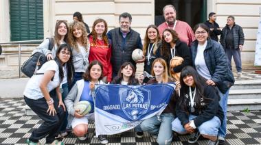 Emotivo recibimiento a la delegación local tras su actuación en Mar del Plata