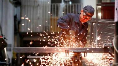 La economía se estancó en agosto y quedó a las puertas de la recesión