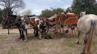 Jinetes de Navarro desafían el temporal para llegar a la Fiesta del Caballo