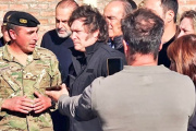 Milei vetó un fondo de 200 mil millones para Bahía Blanca, pero asignó diez veces más para pagar deuda