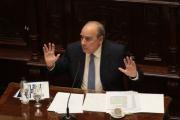 Francos defendió el veto a Bahía Blanca y se retiró del Senado en medio de un escándalo