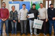 El Municipio entregó becas a deportistas y materiales a clubes locales