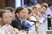 Kicillof reúne a los intendentes para pedirles “compromiso” en la campaña