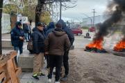 Protesta y acampe por el cierre de una fábrica de porcelanato en Pilar
