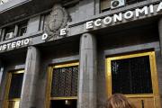 Economía inició conversaciones para recomprar deuda soberana