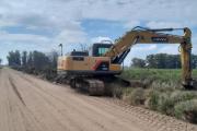 Avanza la reconstrucción de los caminos rurales y canales en Nueve de Julio