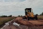Pese a la falta de maquinaria, avanzan  las obras en los caminos rurales