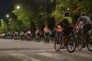 Realizan una bicicleteada nocturna a beneficio de instituciones educativas
