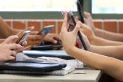Trenque Lauquen opta por restringir el uso de celulares en escuelas