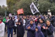 Trabajadores de Granja Tres Arroyos se movilizaron contra el cierre de la planta