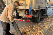 El municipio refuerza las tareas de barrido y recolección de hojas