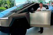 Quién es el diputado libertario que llevó al Congreso una camioneta Tesla