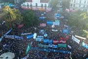 Masiva marcha de estudiantes y docentes universitarios para reclamar fondos al Gobierno