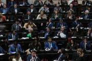 El Gobierno logró la media sanción de la Ley Hojarasca y bloqueó la interpelación a Adorni