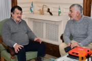 Barenghi agradeció a Camuzzi por la donación de un desfibrilador